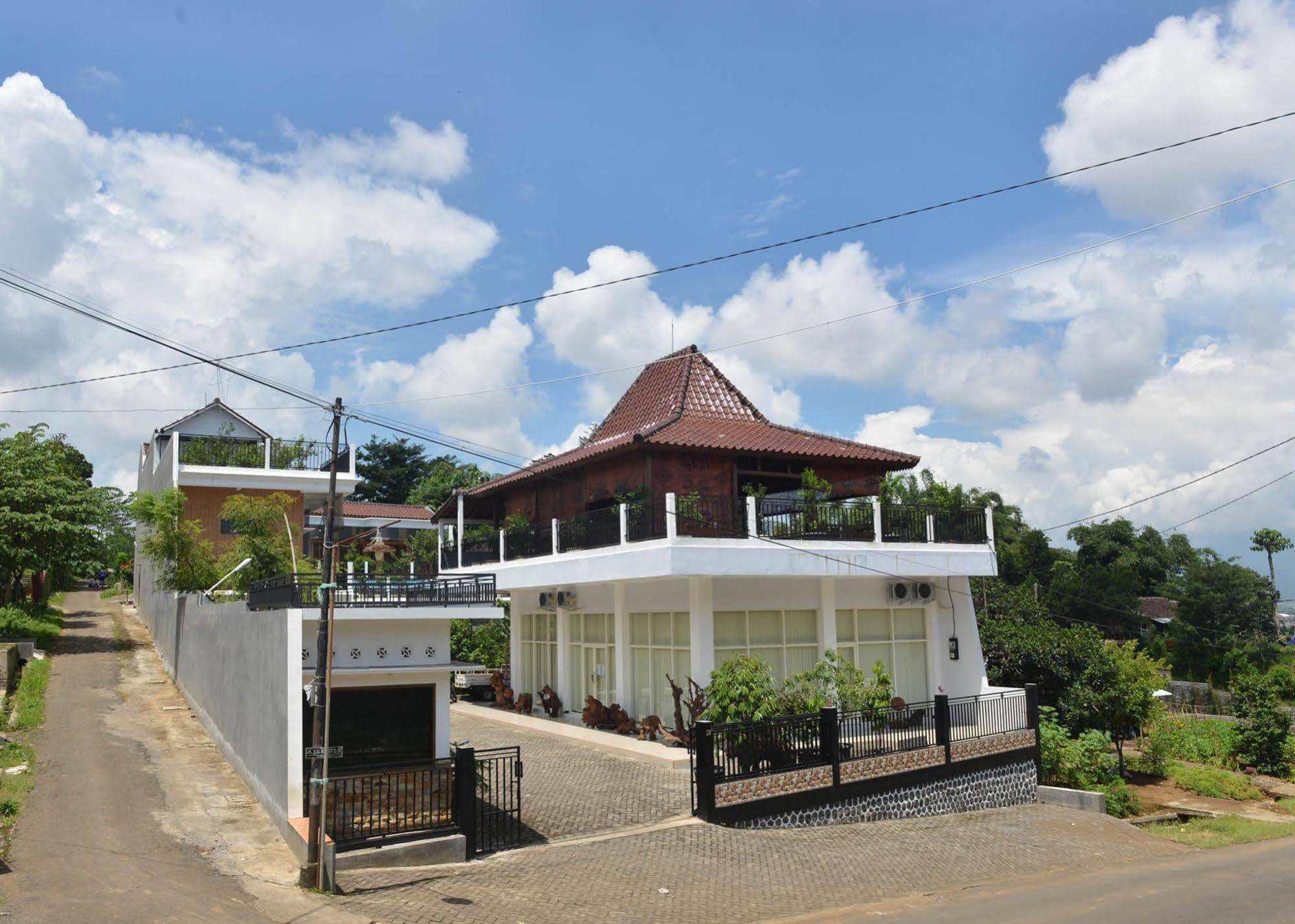 فندق Malang Hill Syariah Redpartner المظهر الخارجي الصورة